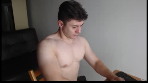 Snapshot of muscledoctor24 chatting on 09-27-25, 05:45 Everet online show from 09-27-25, 05:45