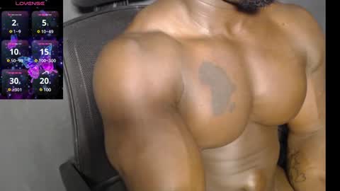 Snapshot of musclegodsammy23 chatting on 12-14-24, 08:13 musclegod23 online show from 12-14-24, 08:13
