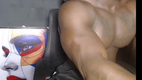 Snapshot of musclegodsammy23 chatting on 01-04-25, 11:17 musclegod23 online show from 01-04-25, 11:17