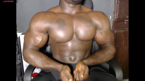 Snapshot of musclegodsammy23 chatting on 01-14-25, 11:27 musclegod23 online show from 01-14-25, 11:27