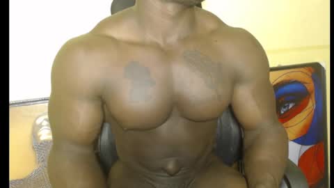 Snapshot of musclegodsammy23 chatting on 02-05-25, 02:40 musclegod23 online show from 02-05-25, 02:40
