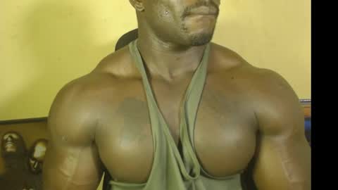 Snapshot of musclegodsammy23 chatting on 03-05-25, 06:12 musclegod23 online show from 03-05-25, 06:12