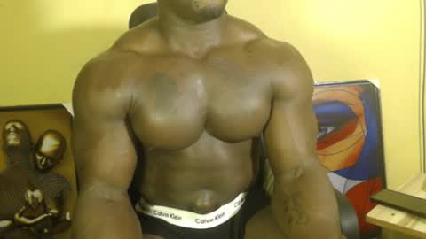 Snapshot of musclegodsammy23 chatting on 03-12-25, 12:26 musclegod23 online show from 03-12-25, 12:26