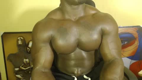 Snapshot of musclegodsammy23 chatting on 03-12-25, 10:07 musclegod23 online show from 03-12-25, 10:07