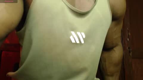 Snapshot of musclegodsammy23 chatting on 09-09-25, 01:05 musclegod23 online show from 09-09-25, 01:05