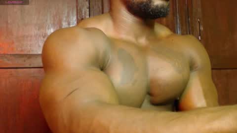 Snapshot of musclegodsammy23 chatting on 09-10-25, 12:10 musclegod23 online show from 09-10-25, 12:10