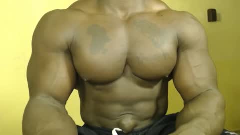 Snapshot of musclegodsammy23 chatting on 10-17-25, 01:20 musclegod23 online show from 10-17-25, 01:20