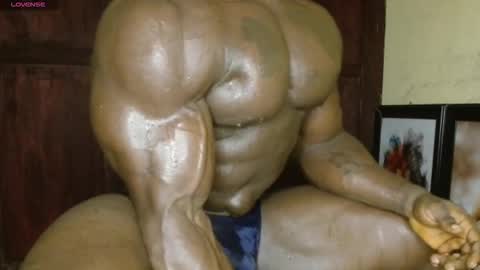 Snapshot of musclegodsammy23 chatting on 02-18-26, 02:46 musclegod23 online show from 02-18-26, 02:46