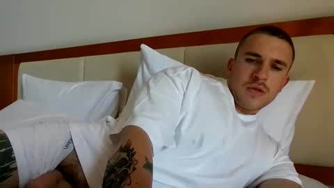 Snapshot of muscleshow00 chatting on 02-21-26, 01:39 muscleshow00 online show from 02-21-26, 01:39