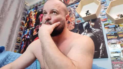 Snapshot of muscular_bear chatting on 02-10-26, 05:17 Chris online show from 02-10-26, 05:17