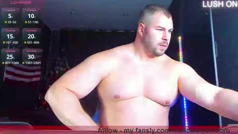 Snapshot of muscularjohnforu chatting on 01-30-25, 07:04 click icon for peach  online show from 01-30-25, 07:04