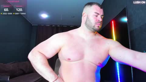 Snapshot of muscularjohnforu chatting on 02-15-25, 02:33 click icon for peach  online show from 02-15-25, 02:33