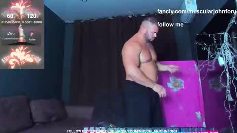 Snapshot of muscularjohnforu chatting on 09-17-25, 03:57 click icon for peach  online show from 09-17-25, 03:57