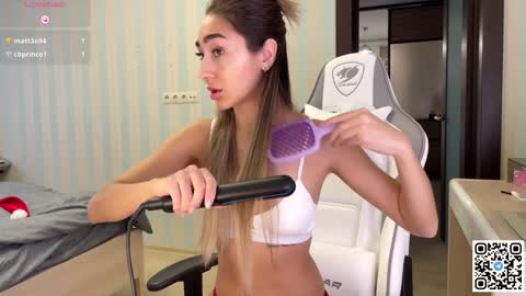 Snapshot of museleks chatting on 12-21-24, 05:58 Aleksa online show from 12-21-24, 05:58