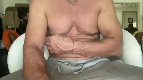 Snapshot of musselmale chatting on 10-12-25, 09:03 musselmale online show from 10-12-25, 09:03