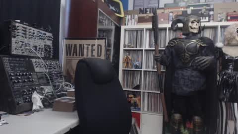 Snapshot of muziknerd chatting on 12-04-25, 09:23 Muziknerd online show from 12-04-25, 09:23