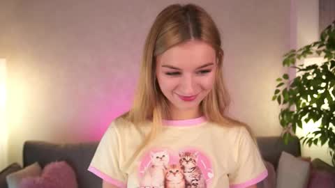 Snapshot of my_little_pollly chatting on 10-14-25, 03:13 Polly online show from 10-14-25, 03:13