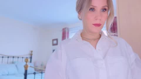 Snapshot of myassistant chatting on 12-25-24, 02:56 Mya-be Yours P online show from 12-25-24, 02:56