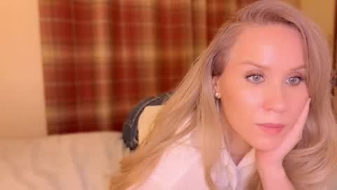 Snapshot of myassistant chatting on 12-25-24, 10:16 Mya-be Yours P online show from 12-25-24, 10:16