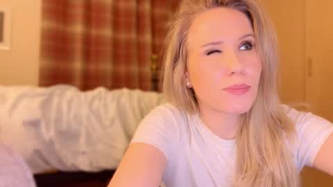 Snapshot of myassistant chatting on 12-26-24, 11:03 Mya-be Yours P online show from 12-26-24, 11:03