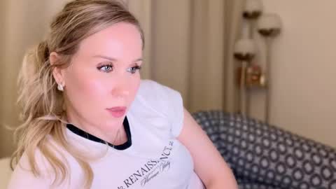 Snapshot of myassistant chatting on 12-28-24, 10:02 Mya-be Yours P online show from 12-28-24, 10:02