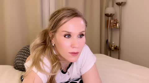 Snapshot of myassistant chatting on 12-29-24, 01:13 Mya-be Yours P online show from 12-29-24, 01:13