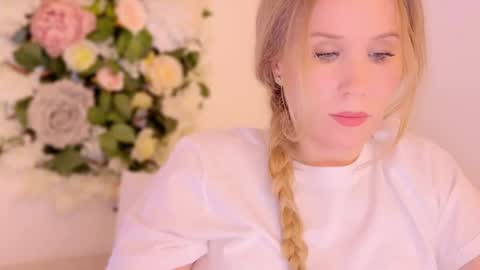 Snapshot of myassistant chatting on 01-02-25, 09:39 Mya-be Yours P online show from 01-02-25, 09:39