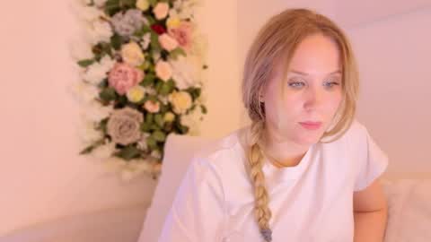 Snapshot of myassistant chatting on 01-03-25, 12:43 Mya-be Yours P online show from 01-03-25, 12:43