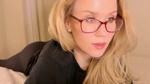 Snapshot of myassistant chatting on 01-14-25, 09:30 Mya-be Yours P online show from 01-14-25, 09:30