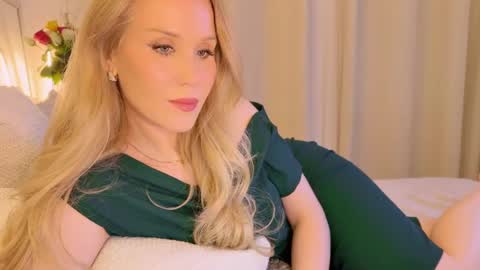 Snapshot of myassistant chatting on 01-19-25, 10:17 Mya-be Yours P online show from 01-19-25, 10:17