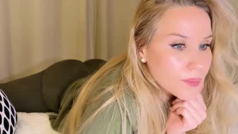 Snapshot of myassistant chatting on 01-29-25, 01:05 Mya-be Yours P online show from 01-29-25, 01:05