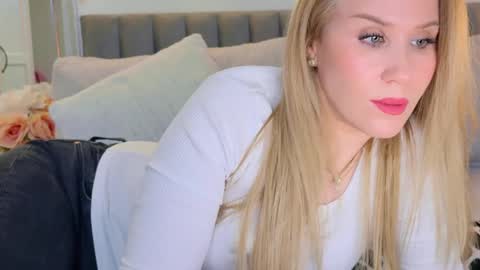 Snapshot of myassistant chatting on 02-09-25, 09:28 Mya-be Yours P online show from 02-09-25, 09:28