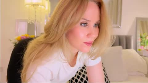 Snapshot of myassistant chatting on 02-16-25, 12:19 Mya-be Yours P online show from 02-16-25, 12:19