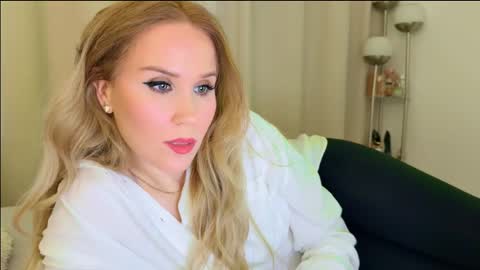 Snapshot of myassistant chatting on 02-21-25, 09:43 Mya-be Yours P online show from 02-21-25, 09:43