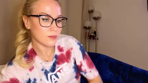 Snapshot of myassistant chatting on 09-11-25, 08:53 Mya-be Yours P online show from 09-11-25, 08:53