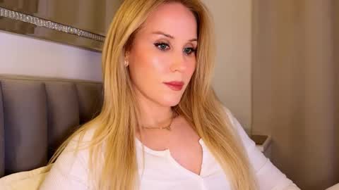 Snapshot of myassistant chatting on 09-13-25, 07:35 Mya-be Yours P online show from 09-13-25, 07:35