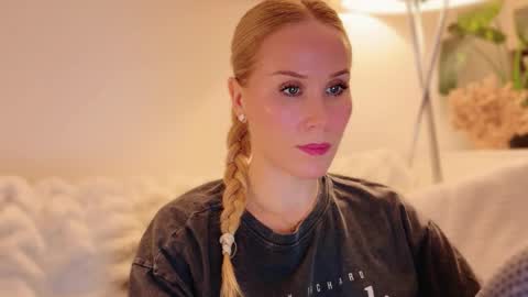 Snapshot of myassistant chatting on 09-15-25, 07:36 Mya-be Yours P online show from 09-15-25, 07:36