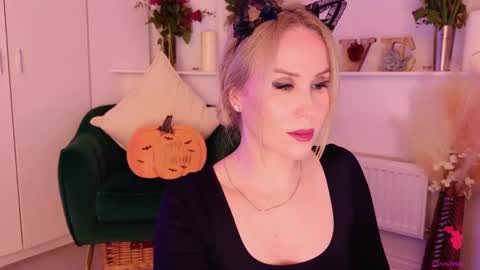 Snapshot of myassistant chatting on 10-27-25, 07:07 Mya-be Yours P online show from 10-27-25, 07:07