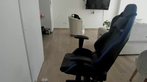 Snapshot of myboss_ chatting on 10-09-25, 05:55 myboss_ online show from 10-09-25, 05:55