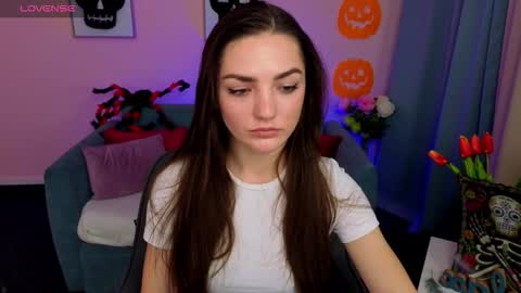 Ella online show from 10-31-25, 02:40