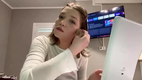 Amlie online show from 11-08-25, 05:23