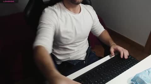 Snapshot of myhairymacho chatting on 03-09-25, 01:35 Juan  OF  myhairymacho online show from 03-09-25, 01:35