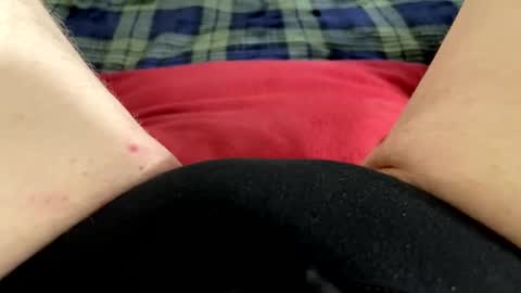 Snapshot of mykittyneedsu chatting on 04-11-26, 10:52 Kitty online show from 04-11-26, 10:52