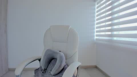 Snapshot of mylerosex chatting on 01-17-25, 09:06 Myle online show from 01-17-25, 09:06