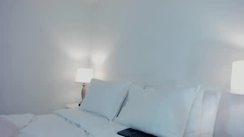 Snapshot of mylerosex chatting on 10-14-25, 12:00 Myle online show from 10-14-25, 12:00