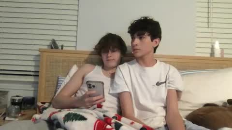 Snapshot of mylesandmaxxx06 chatting on 12-02-25, 04:29 MylesMaxx online show from 12-02-25, 04:29