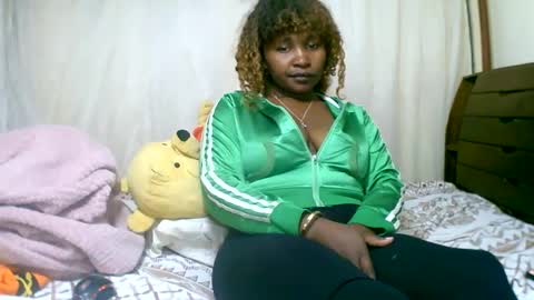 Snapshot of mylindasweet chatting on 01-13-25, 05:33 linda online show from 01-13-25, 05:33