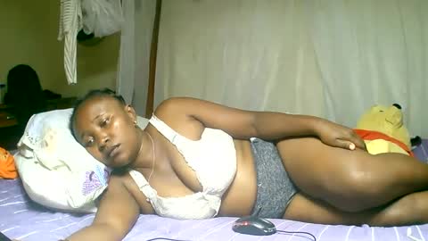 Snapshot of mylindasweet chatting on 02-22-25, 12:51 linda online show from 02-22-25, 12:51