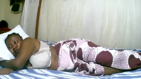 Snapshot of mylindasweet chatting on 02-24-25, 12:30 linda online show from 02-24-25, 12:30