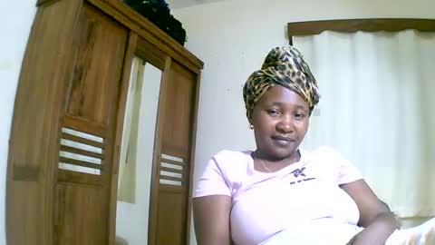 Snapshot of mylindasweet chatting on 03-09-25, 10:19 linda online show from 03-09-25, 10:19